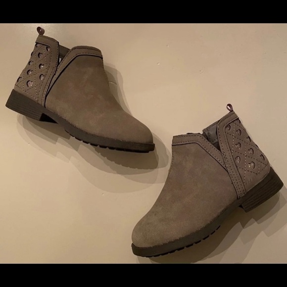 OshKosh B'Gosh Raine-G Glitter Heart Taupe Ankle Boots - Picture 5 of 7